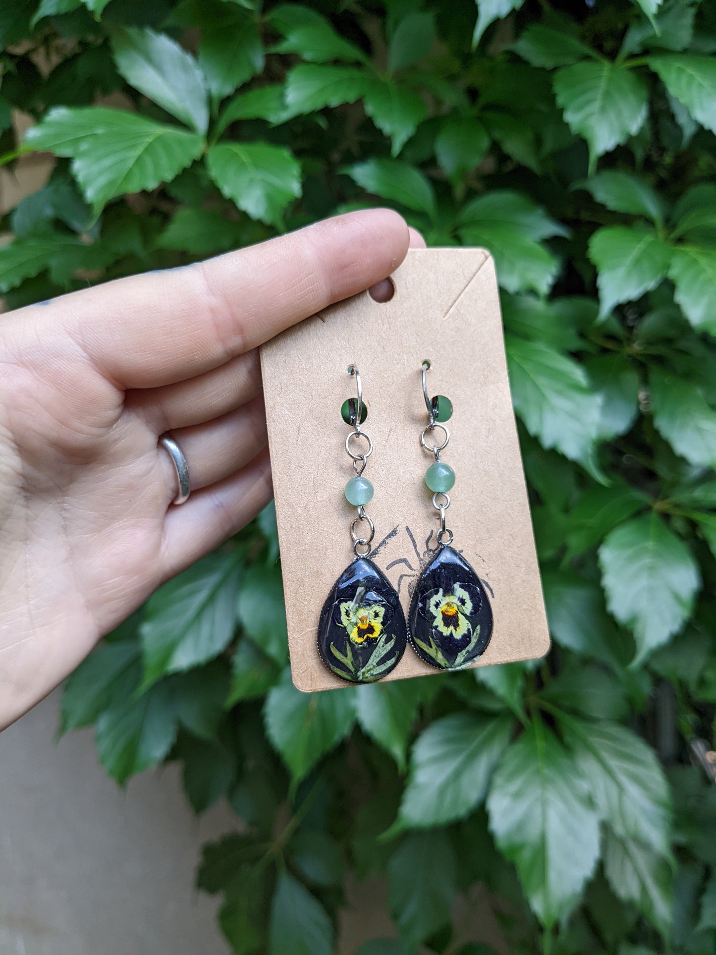 Teardrop pansies