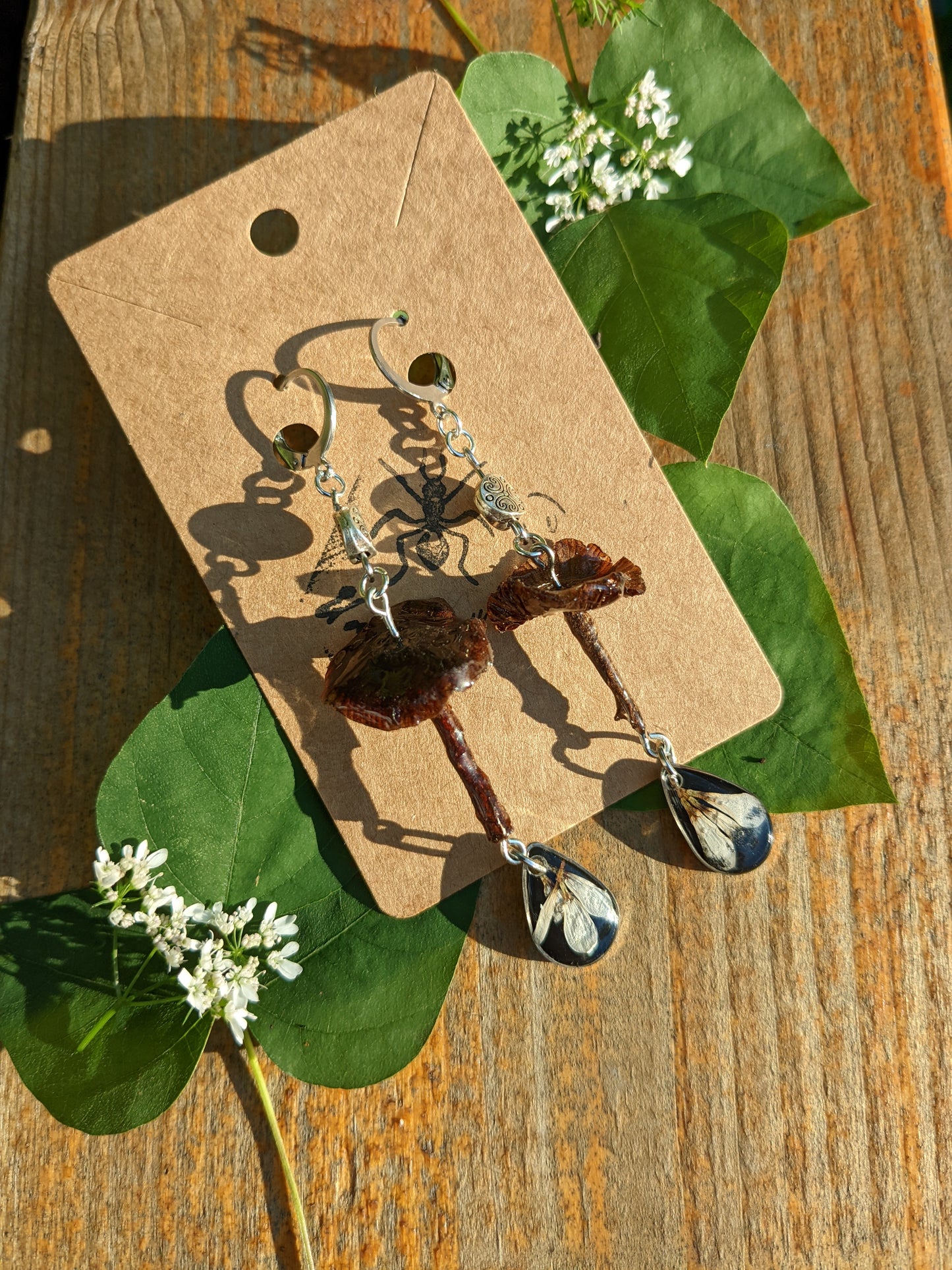 Dark mushrooms & daisy petals charms