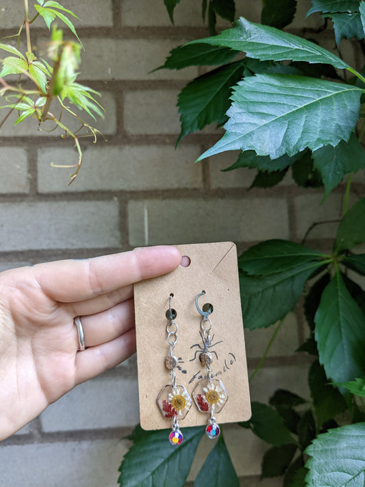 Red leaves & daisies
